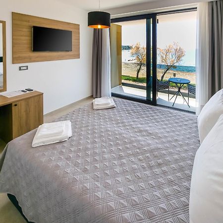 Maresole Beachfront Residence Poreč Buitenkant foto