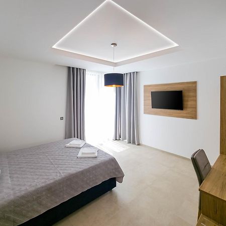Maresole Beachfront Residence Poreč Buitenkant foto