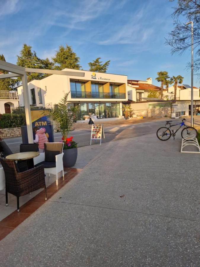 Maresole Beachfront Residence Poreč Buitenkant foto