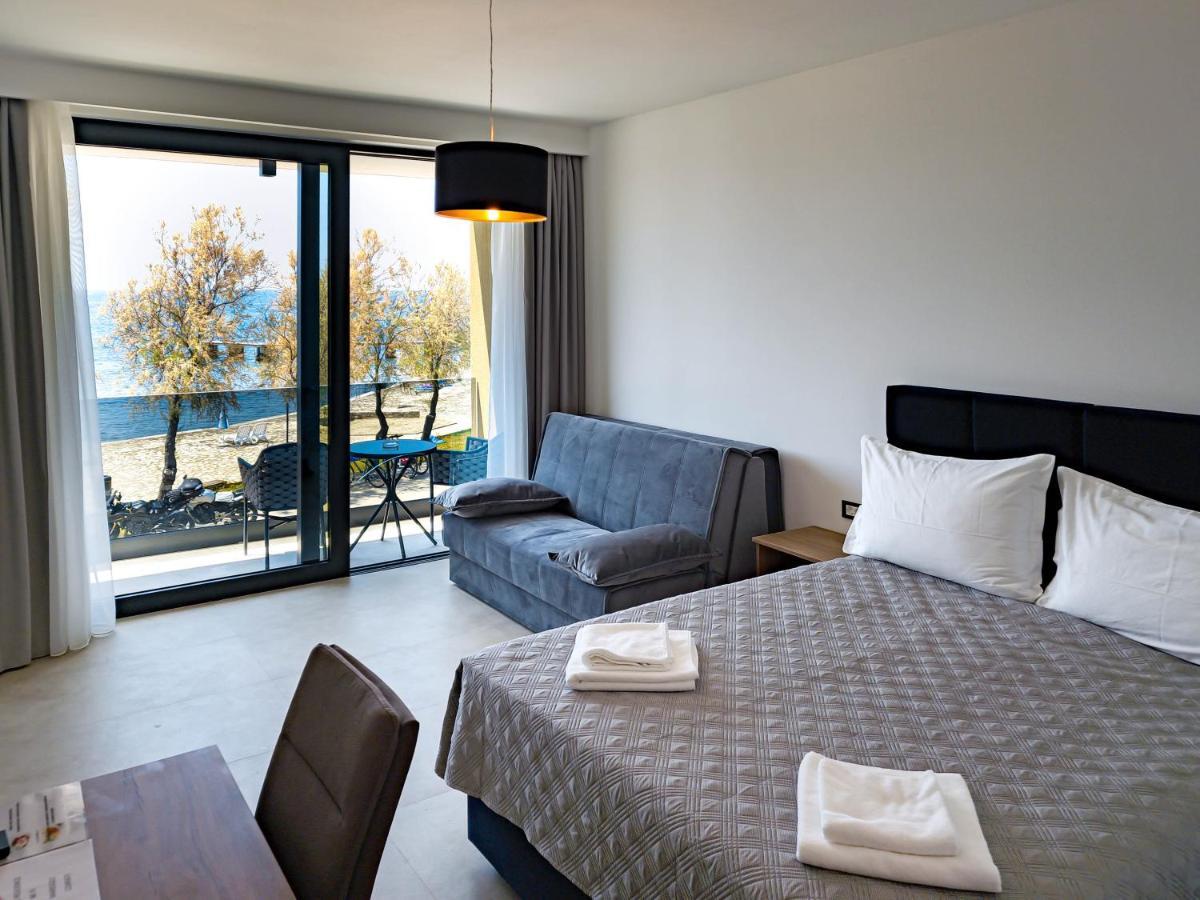 Maresole Beachfront Residence Poreč Buitenkant foto