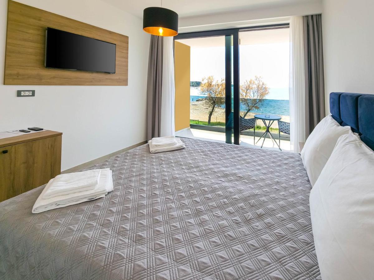 Maresole Beachfront Residence Poreč Buitenkant foto