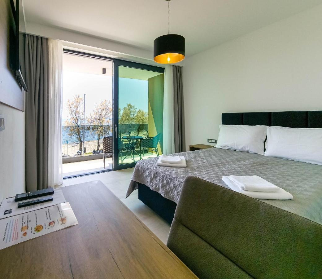 Maresole Beachfront Residence Poreč Buitenkant foto